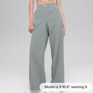 NWT ALO YOGA Pinstripe Daylight Boxer Pants Lunar Gray/White